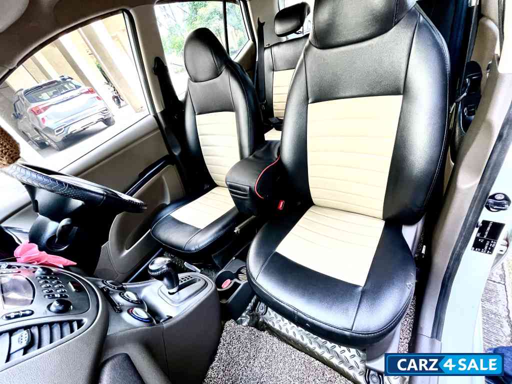 White Hyundai i10 Sportz AT 1.2 Kappa2 VTVT