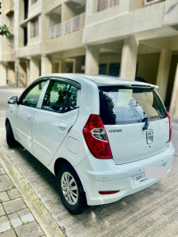 White Hyundai i10 Sportz AT 1.2 Kappa2 VTVT