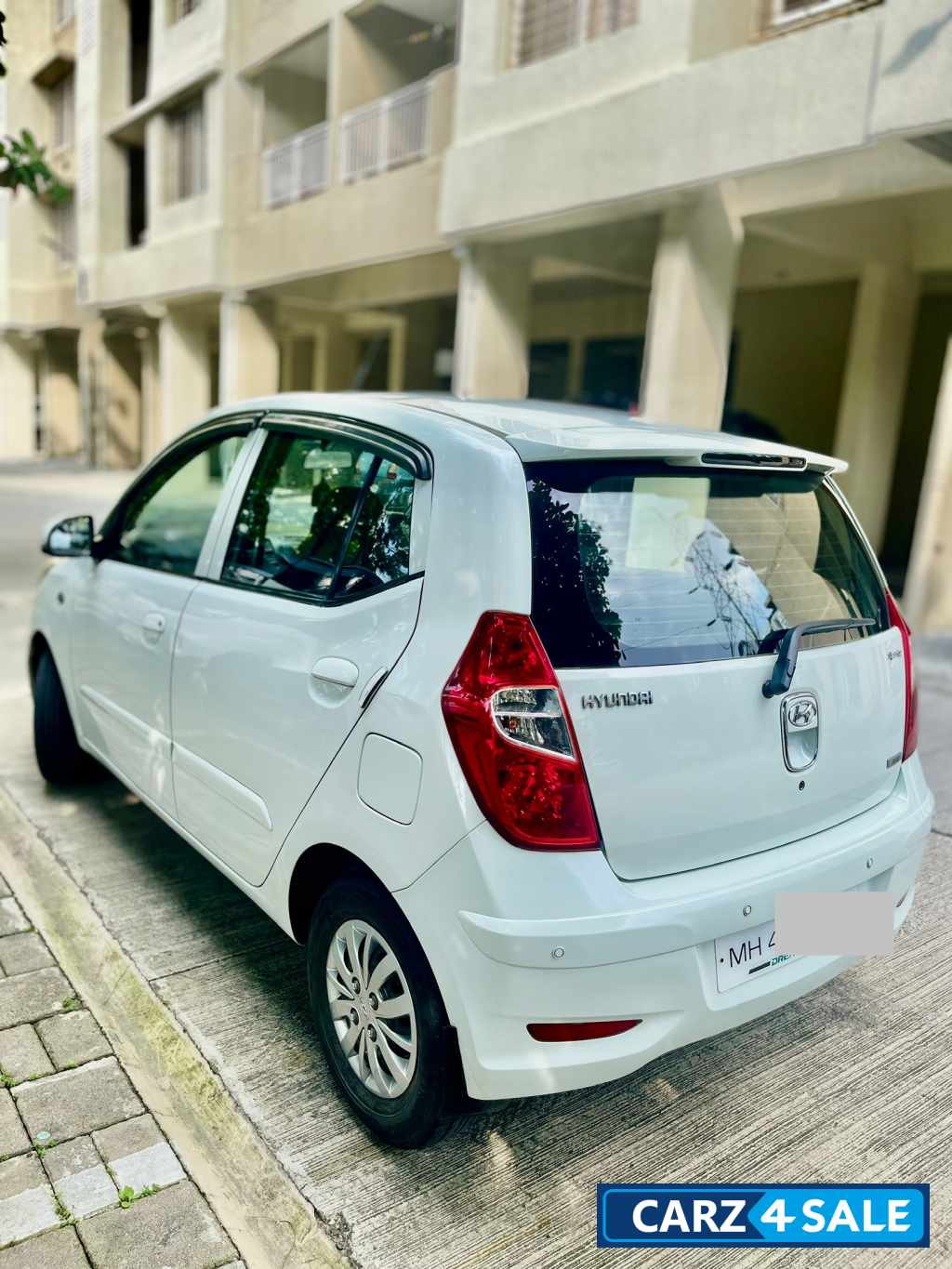 White Hyundai i10 Sportz AT 1.2 Kappa2 VTVT