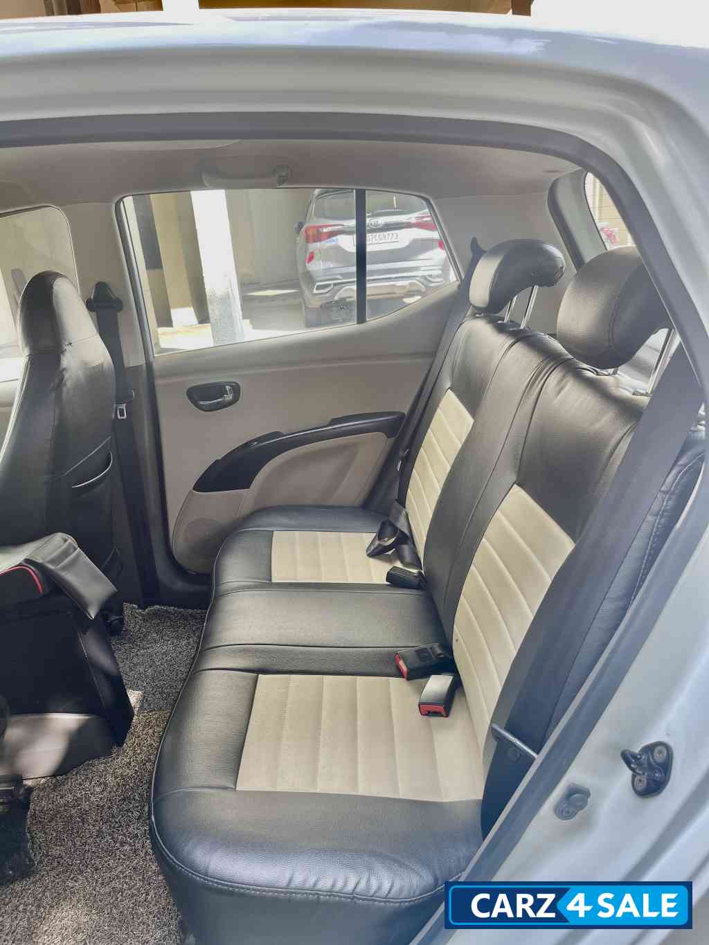 White Hyundai i10 Sportz AT 1.2 Kappa2 VTVT