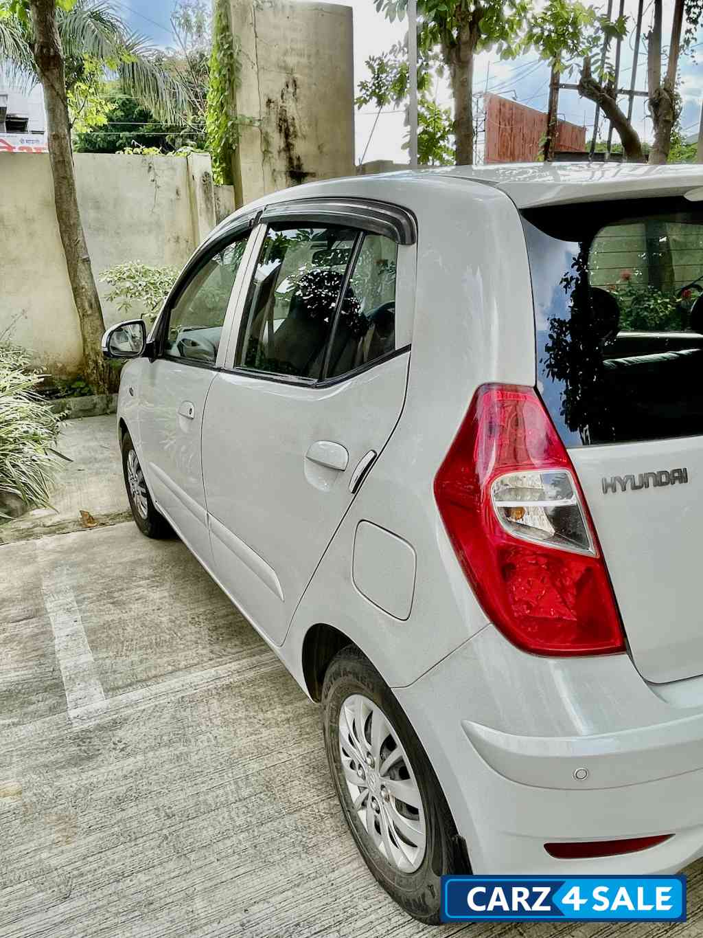 White Hyundai i10 Sportz AT 1.2 Kappa2 VTVT