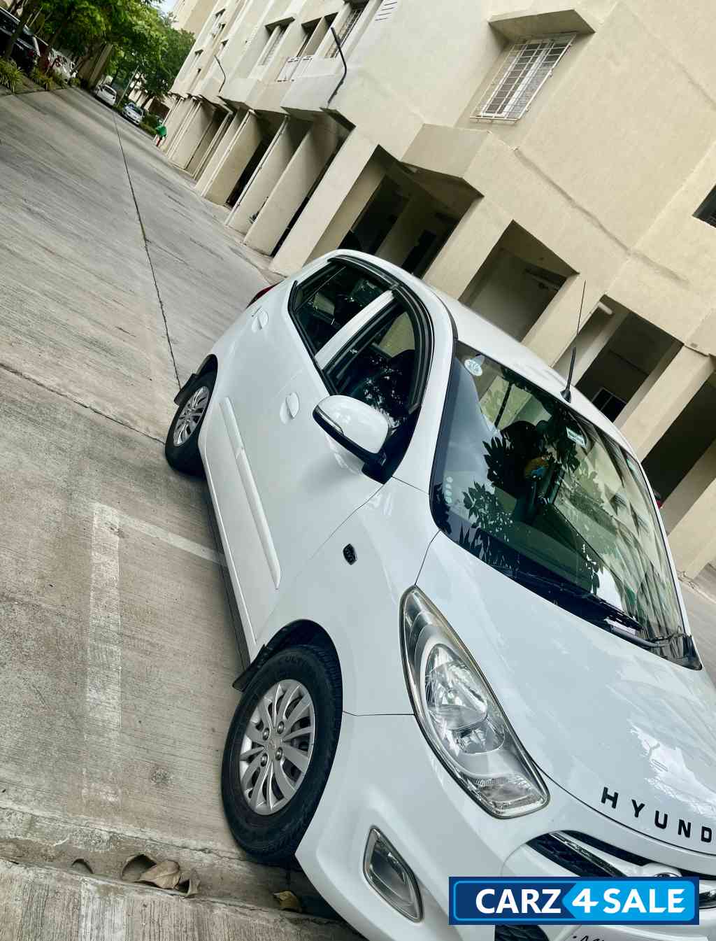 White Hyundai i10 Sportz AT 1.2 Kappa2 VTVT