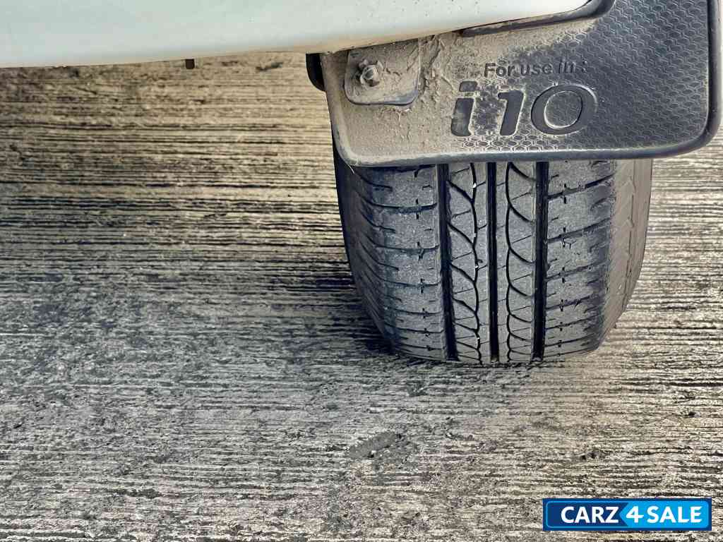 White Hyundai i10 Sportz AT 1.2 Kappa2 VTVT