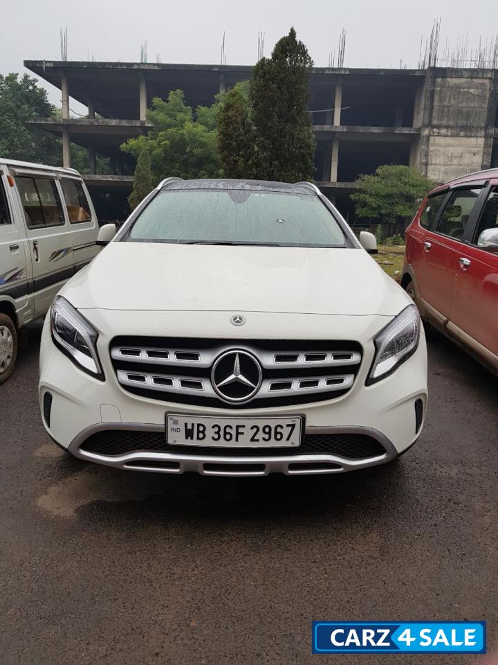White Mercedes-Benz GLA 200d