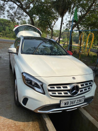 White Mercedes-Benz GLA 200d