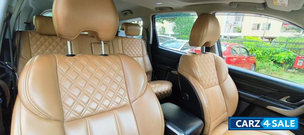 Mahindra XUV 500 w11 FWD