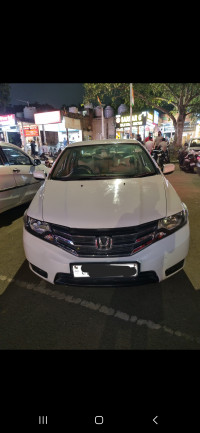 White Honda  Honda city 1.5 ivtec emt