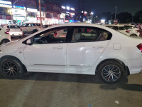 White Honda  Honda city 1.5 ivtec emt