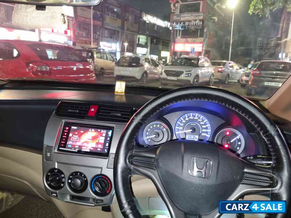 White Honda  Honda city 1.5 ivtec emt