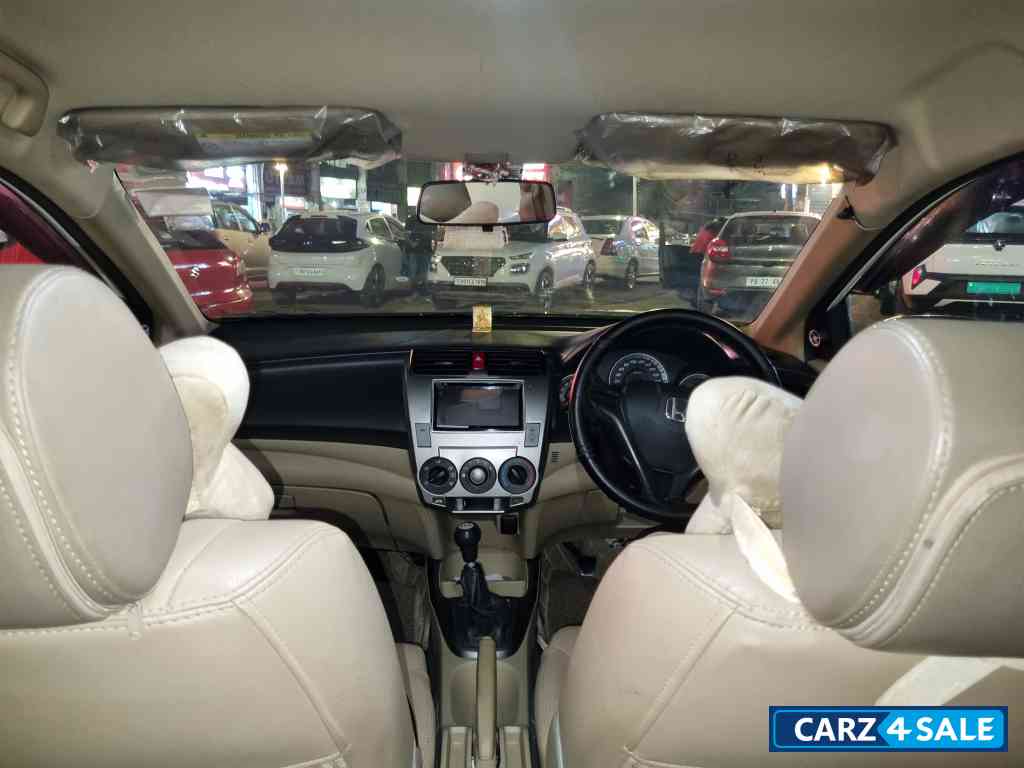 White Honda  Honda city 1.5 ivtec emt