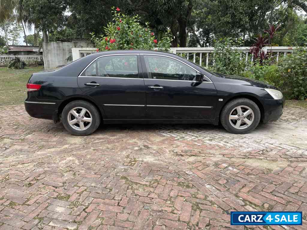 Black Honda Accord 2.4 VTi AT