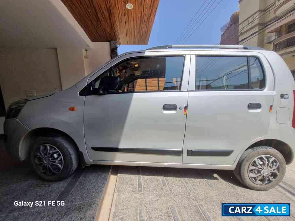 Silver Maruti Suzuki Wagon R LXI CNG