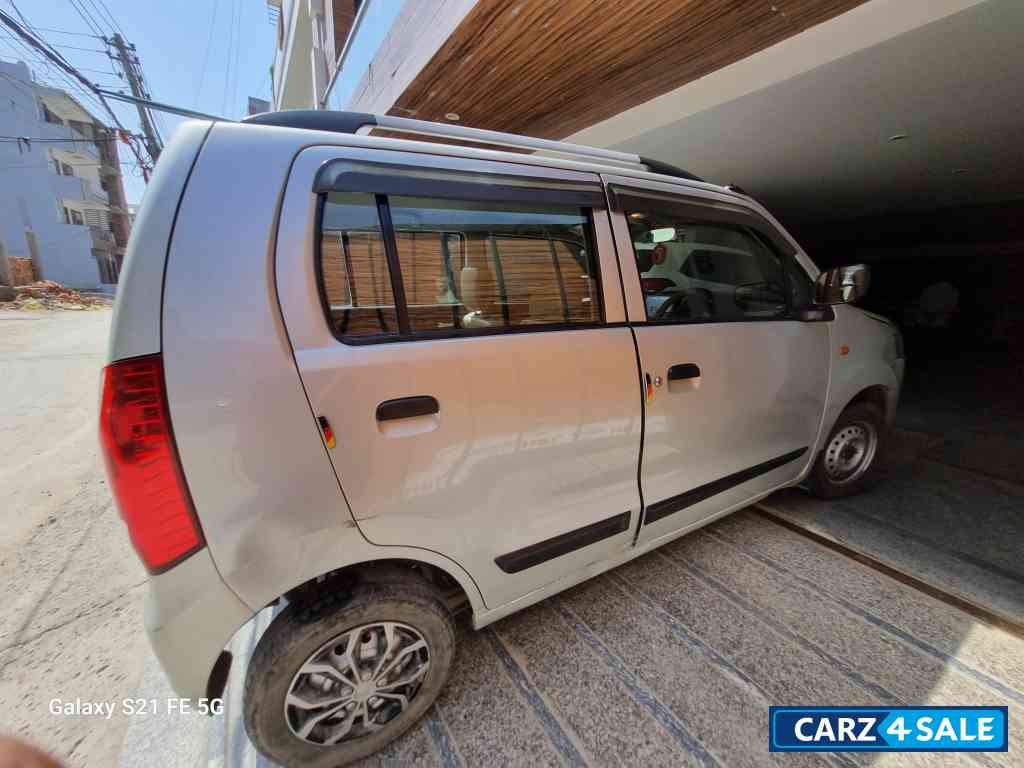 Silver Maruti Suzuki Wagon R LXI CNG