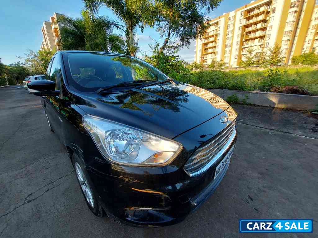 Ford Figo Titanium petrol MT