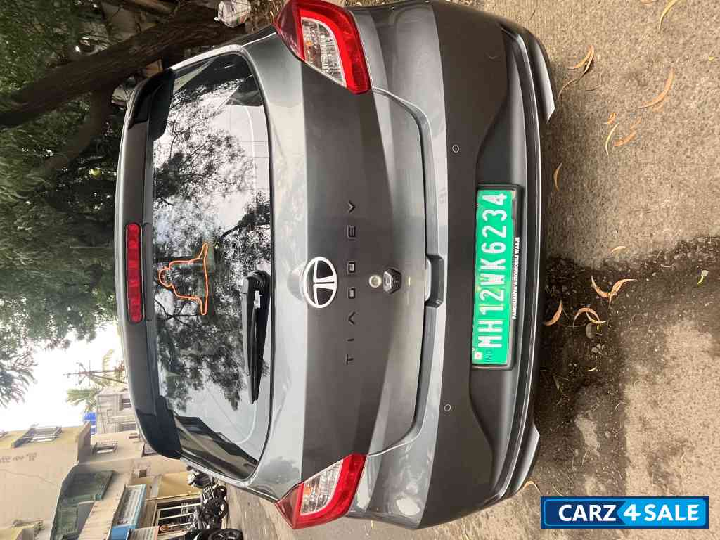 Dayton Gray Tata Tiago EV XZ+ Dayton Gray Tata Tiago EV XZ+