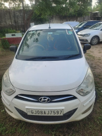 Pure White Hyundai i10 Era