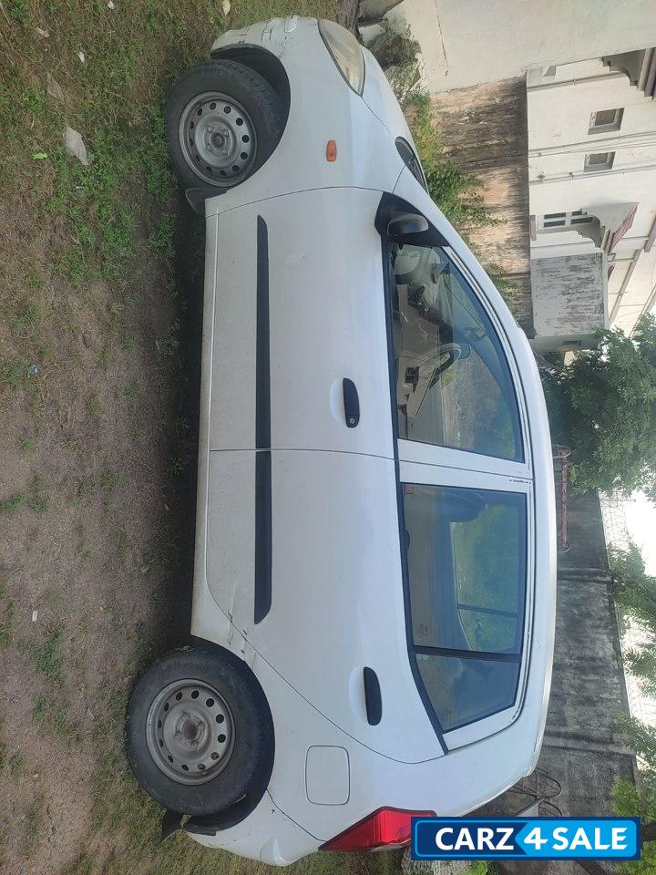 Pure White Hyundai i10 Era