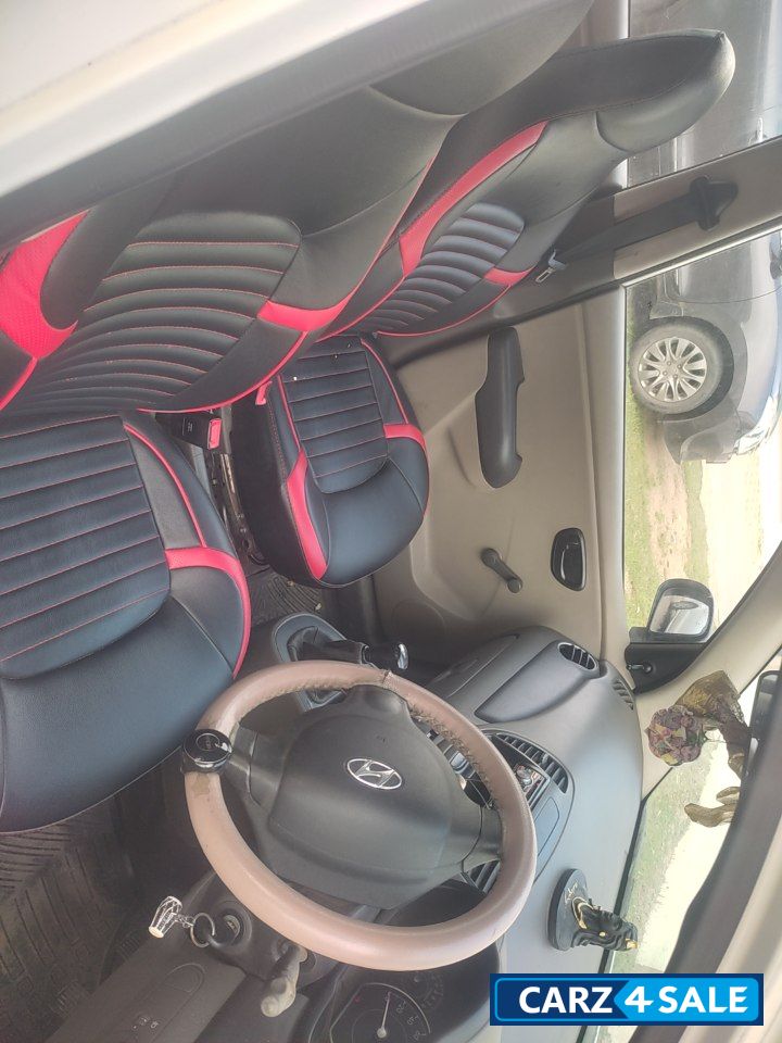 Pure White Hyundai i10 Era