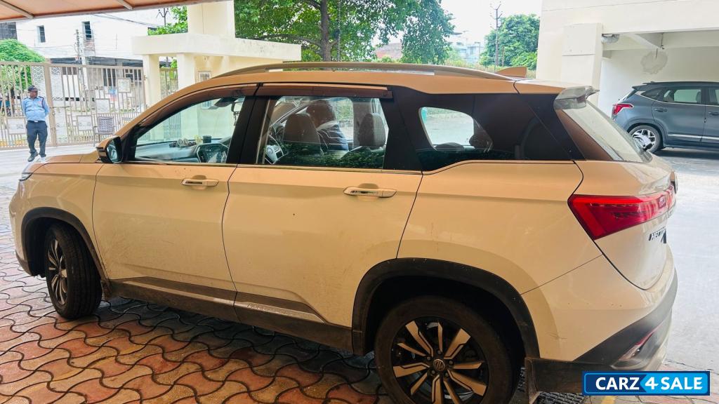 White MG Hector Sharp 2.0