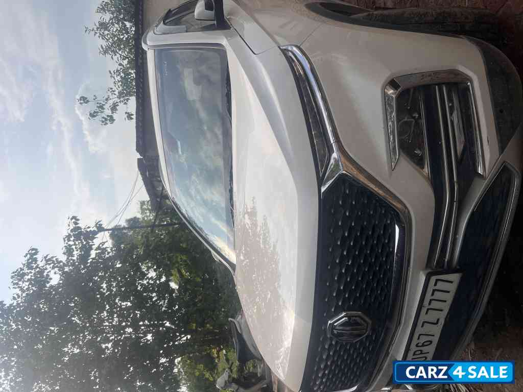 White MG Hector Sharp 2.0