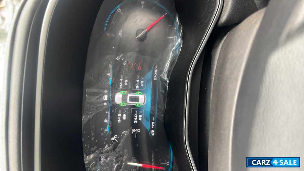 White MG Hector Sharp 2.0