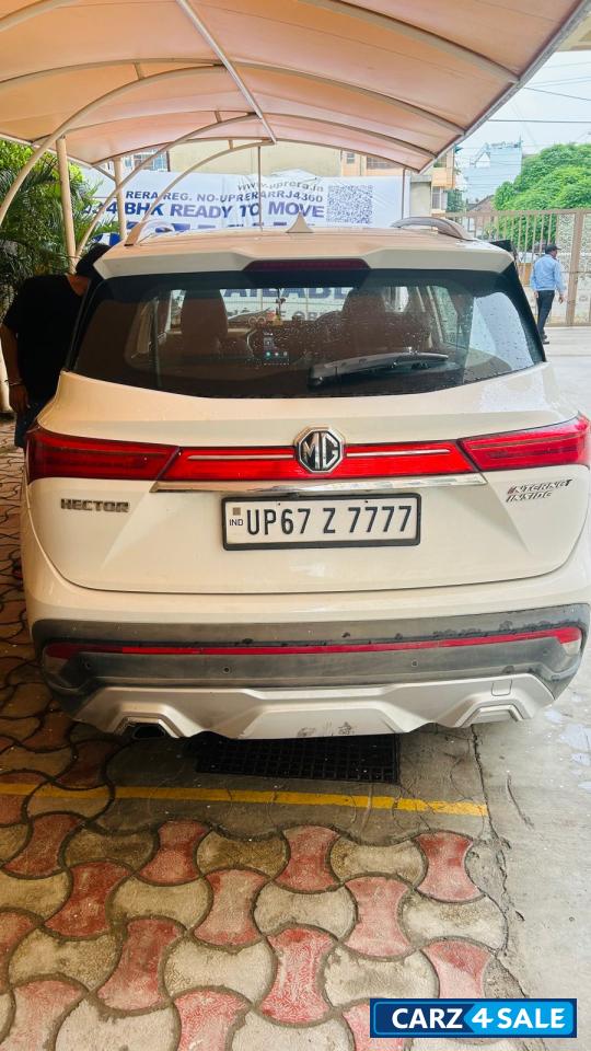 White MG Hector Sharp 2.0