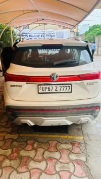 White MG Hector Sharp 2.0