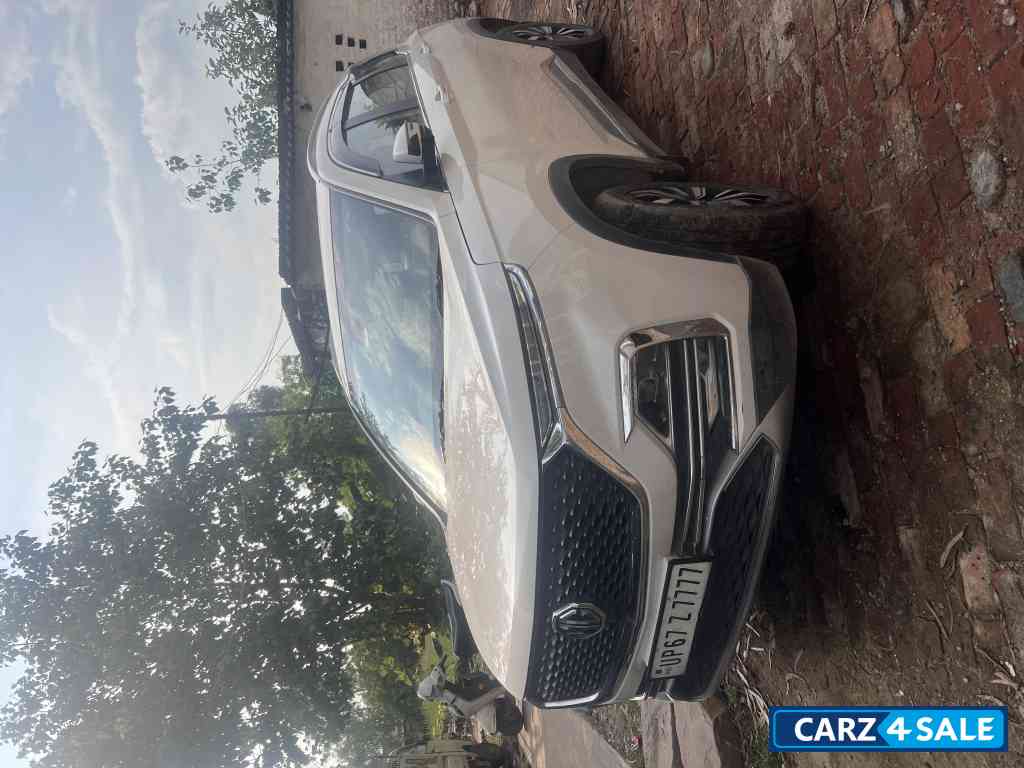 White MG Hector Sharp 2.0