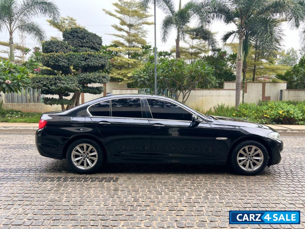 Black Sapphire BMW 5-Series 520D Luxury Line
