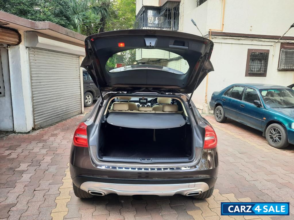 Mercedes-Benz GLA 200