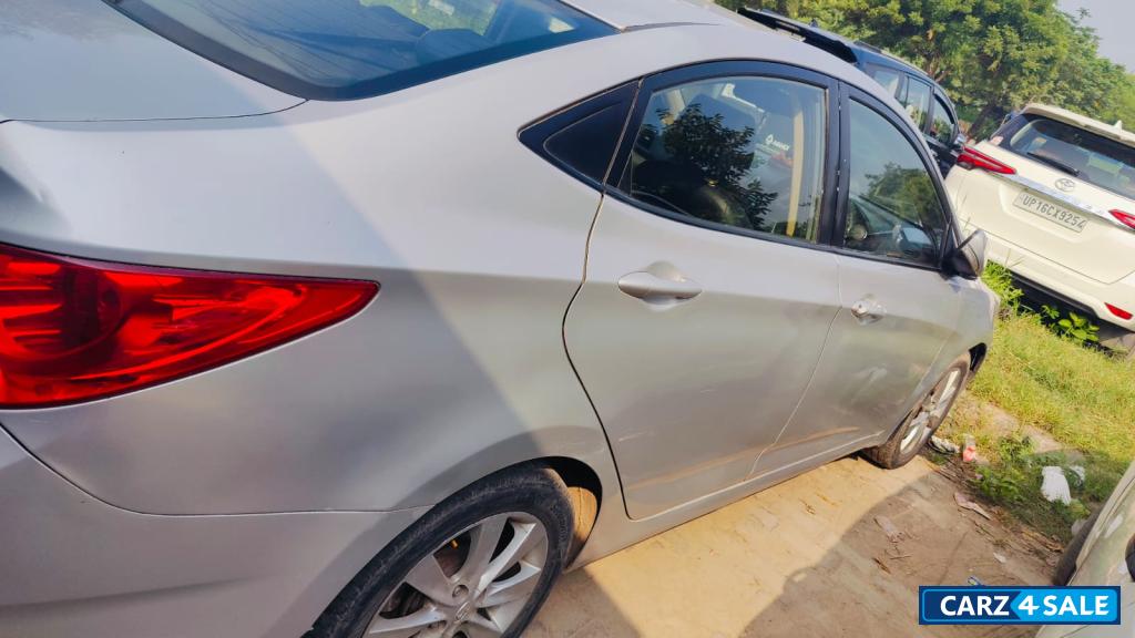 Silver Hyundai Verna Top model