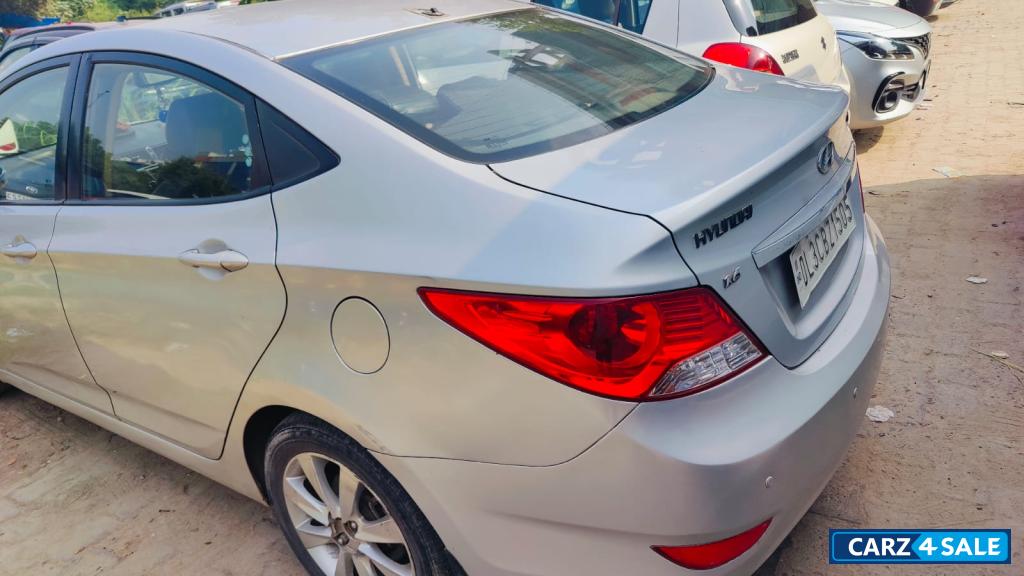 Silver Hyundai Verna Top model
