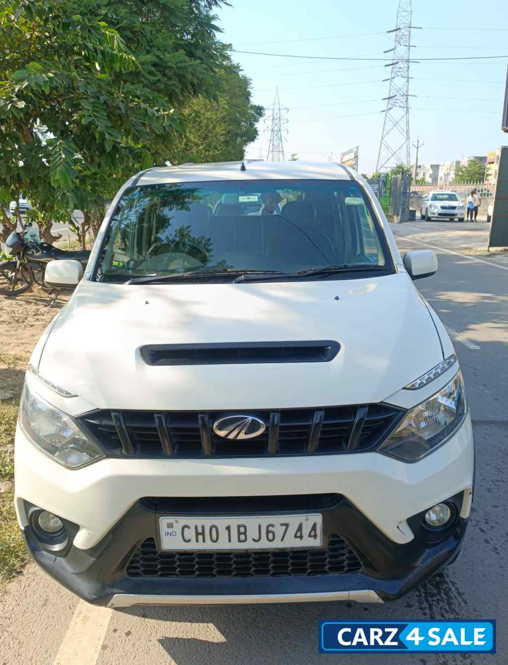 Mahindra NuvoSport N6