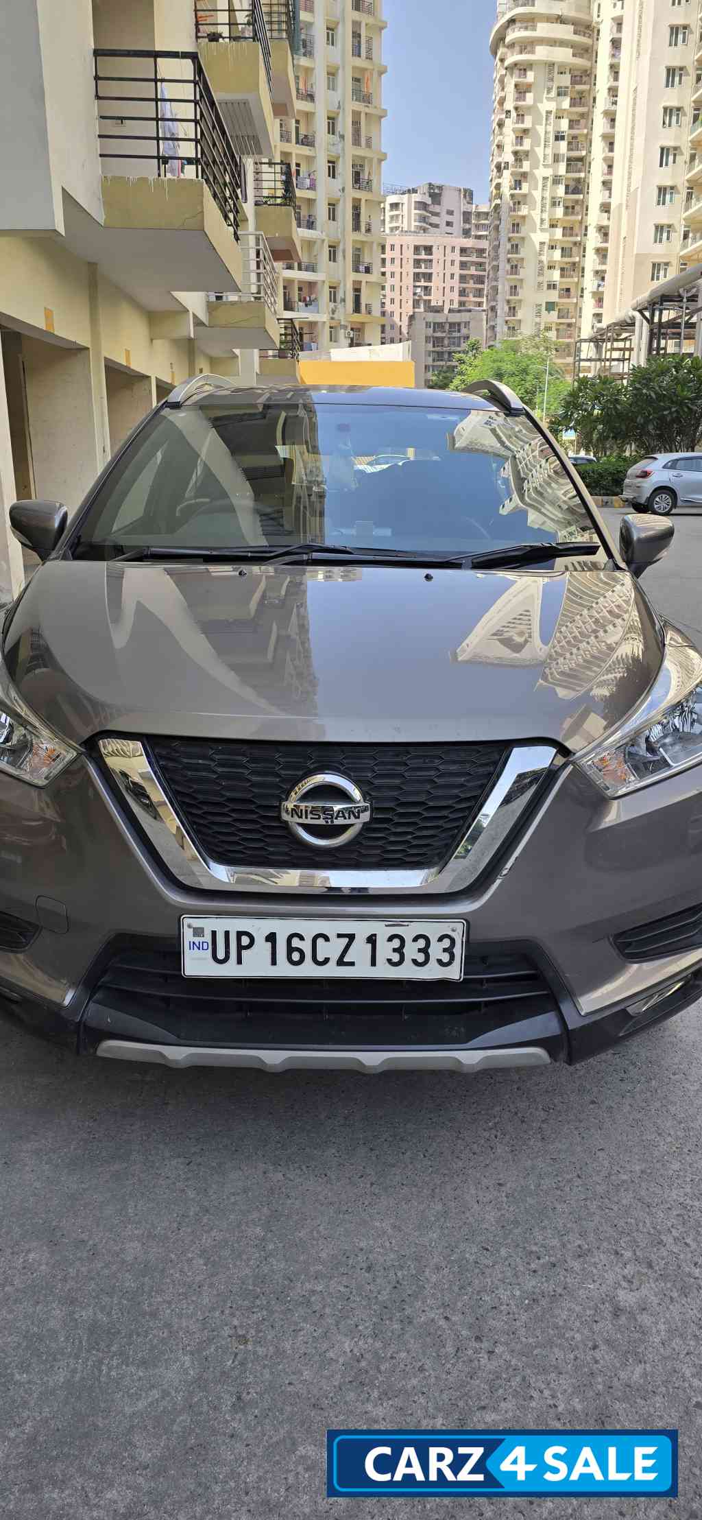 Bronze Grey Nissan Kicks 1.5 XV