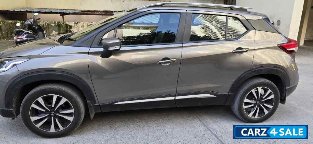 Bronze Grey Nissan Kicks 1.5 XV Bronze Grey Nissan Kicks 1.5 XV