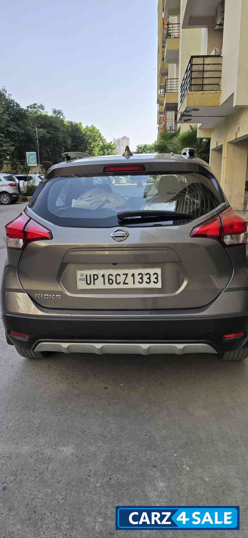 Bronze Grey Nissan Kicks 1.5 XV Bronze Grey Nissan Kicks 1.5 XV