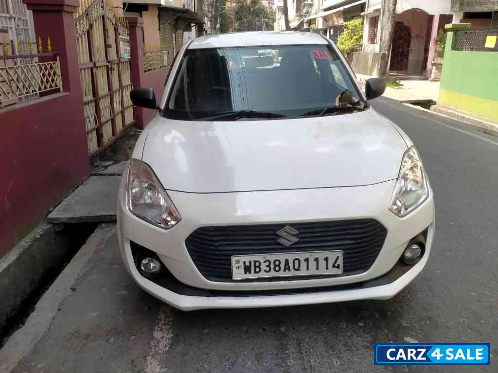 White Maruti Suzuki Swift LXI