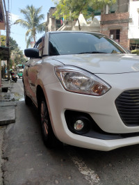 White Maruti Suzuki Swift LXI