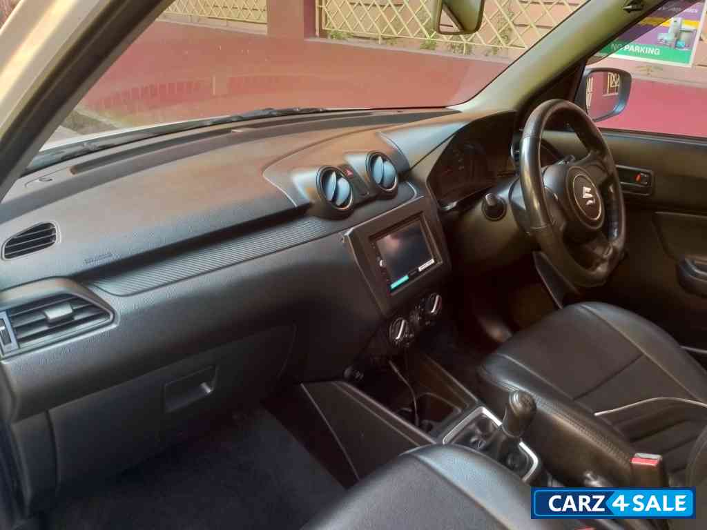 White Maruti Suzuki Swift LXI
