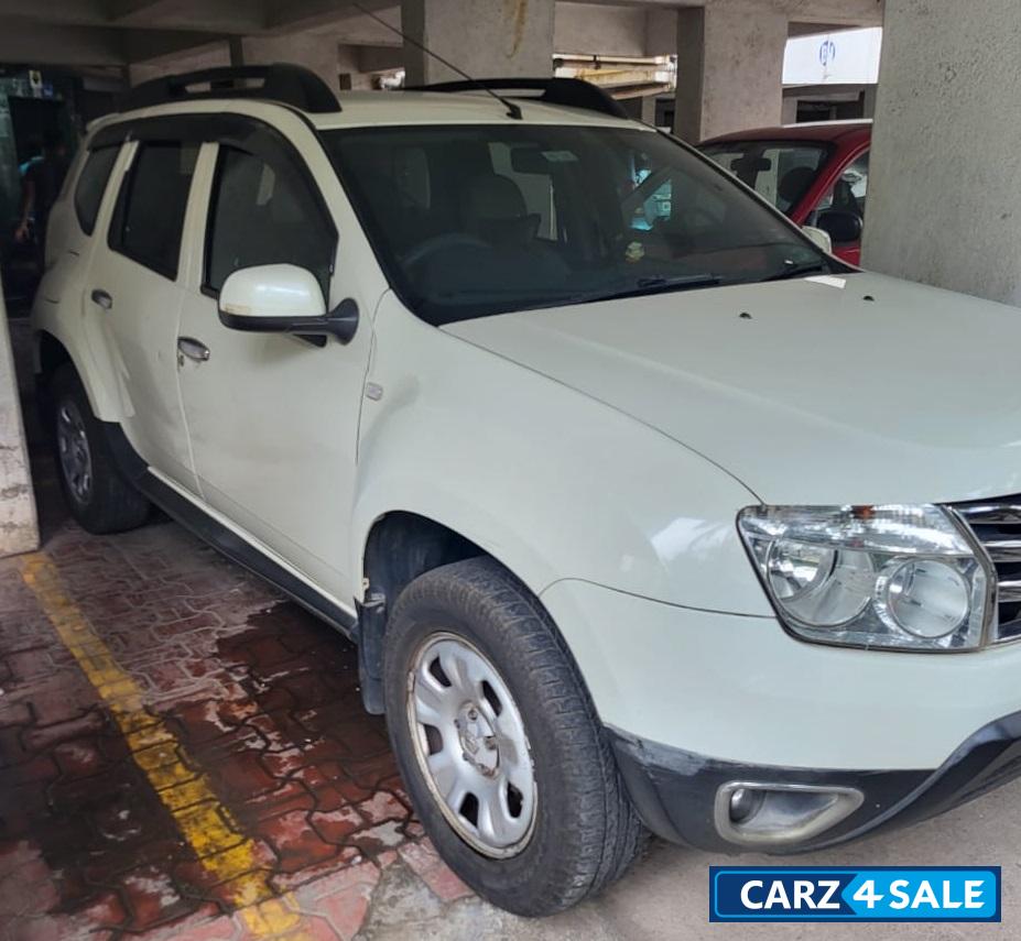 White Renault Duster RXL