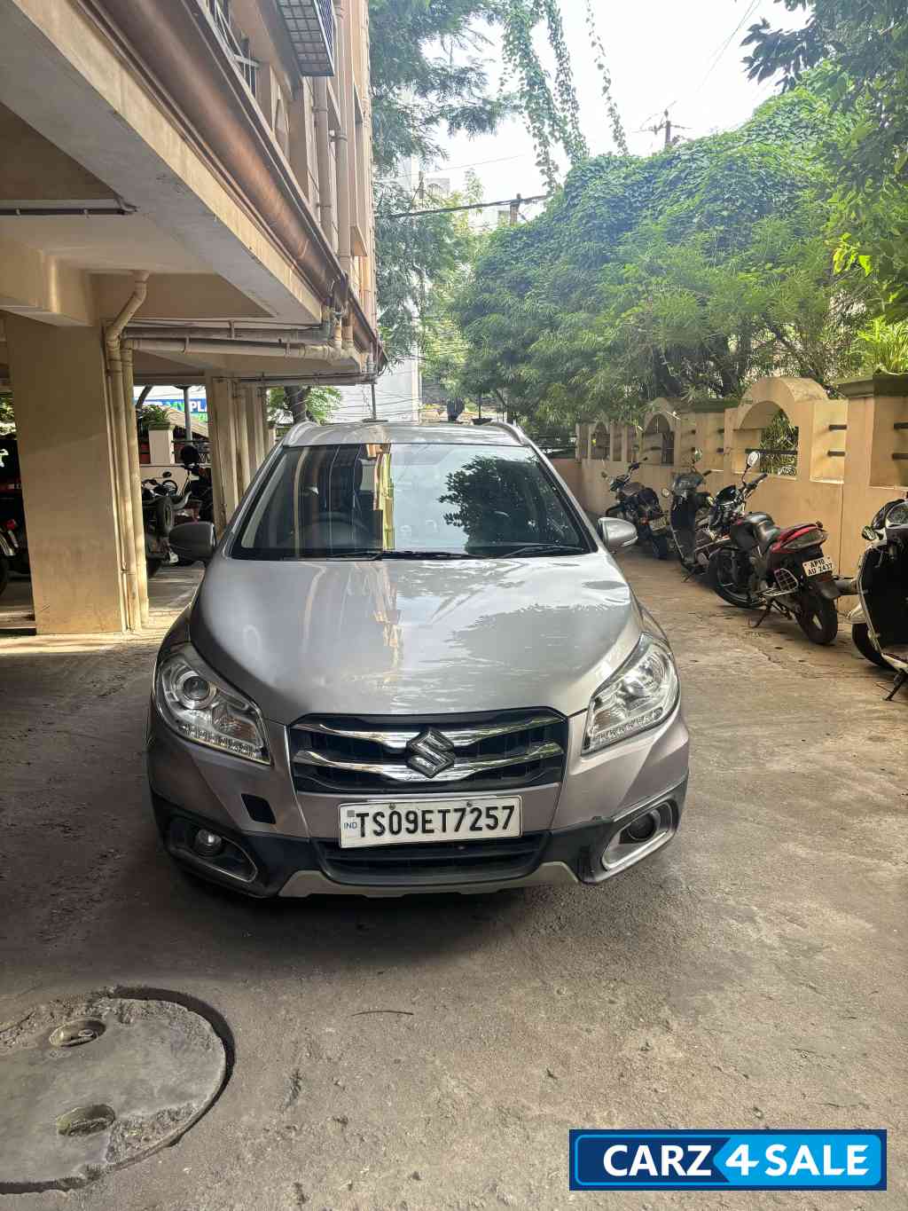 Silver Maruti Suzuki S-Cross 1.6 Alpha