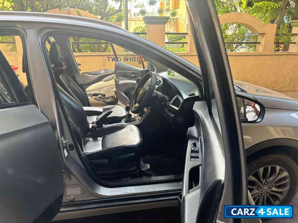 Silver Maruti Suzuki S-Cross 1.6 Alpha