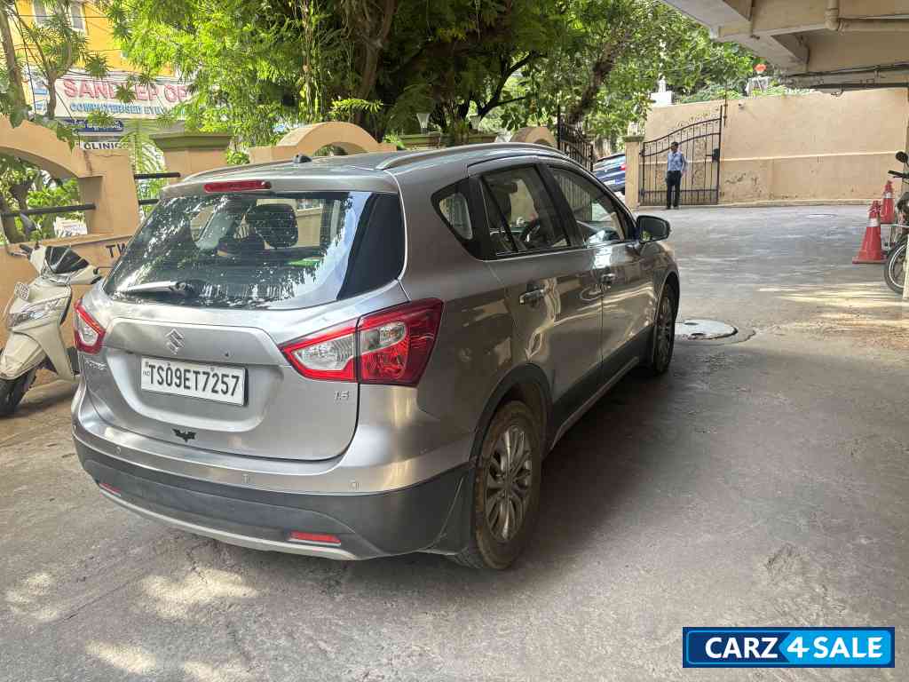Silver Maruti Suzuki S-Cross 1.6 Alpha