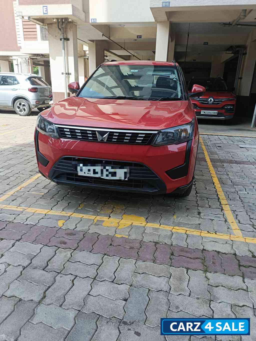 Mahindra XUV300 W6