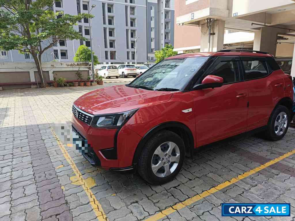 Mahindra XUV300 W6