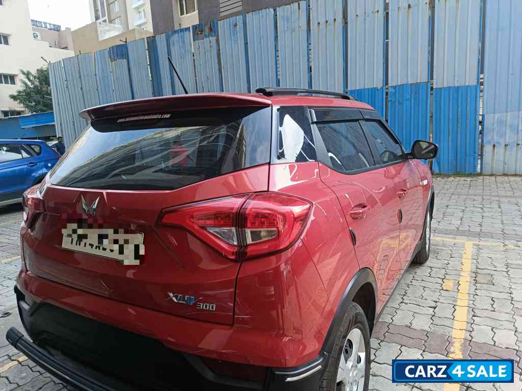 Mahindra XUV300 W6