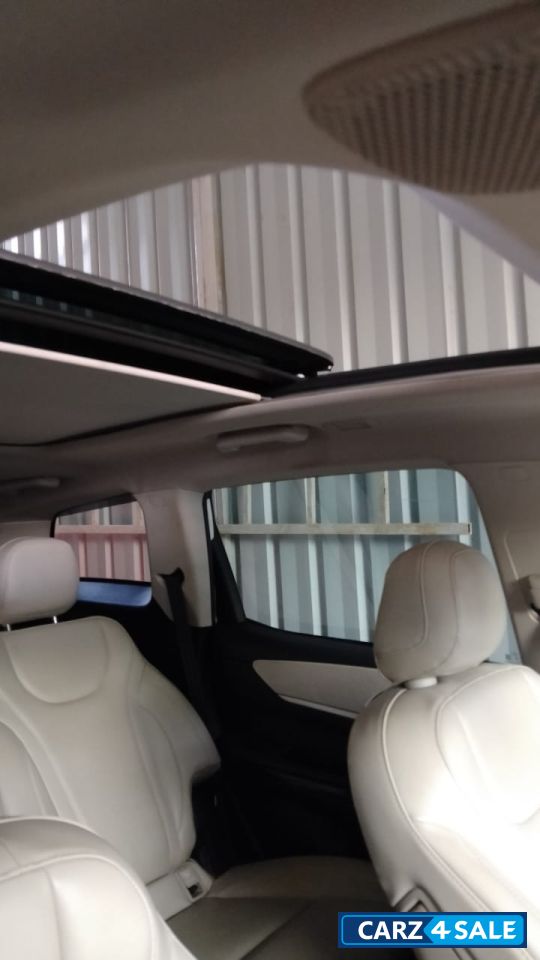 Mahindra XUV700 Auto Top model Duel colour