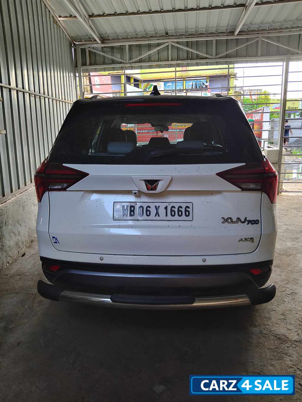 Mahindra XUV700 Auto Top model Duel colour