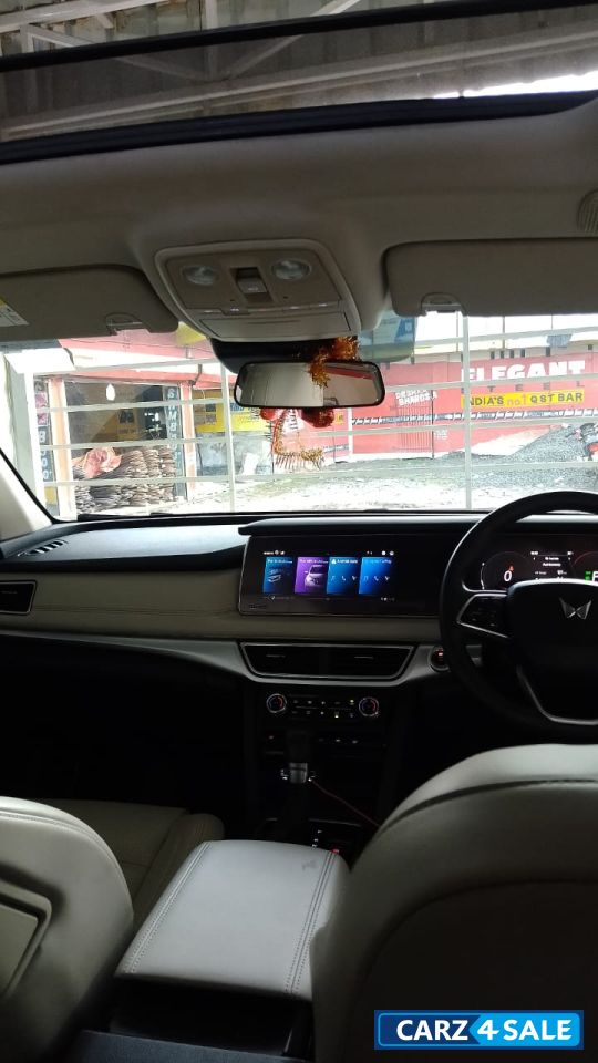 Mahindra XUV700 Auto Top model Duel colour