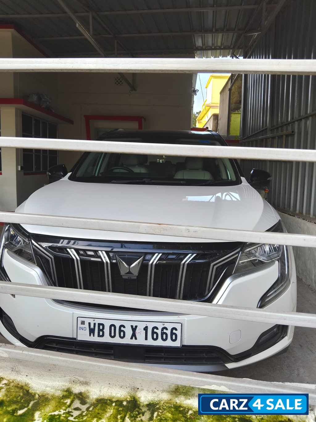 Mahindra XUV700 Auto Top model Duel colour